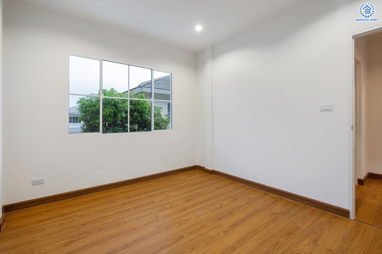 บ้านมือสองตกแต่งใหม่ ม.ชลลดา วัดลาดปลาดุก คุณภาพระดับ L&H บนเนื้อที่ 63.5 ตร.ว. ฟังก์ชัน 3 ห้องนอน 2 ห้องน้ำ 3 ที่จอดรถ บนทำเลศักยภาพ เพียง 15 นาทีถึง เซ็นทรัลเวสท์เกต ใกล้รถไฟฟ้าสายสีม่วง "สถานีคลองบางไผ่"